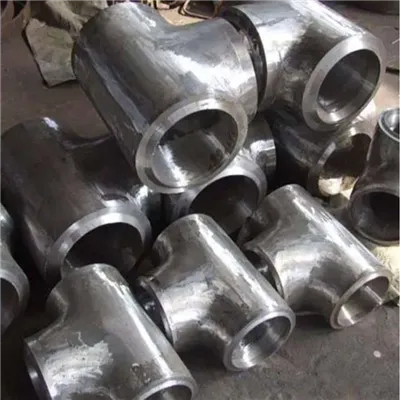 Schwarzes Pfeifen-T-Shirt